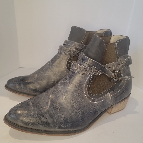 Maurices Womens jojo Ankle Chelsea Boots Gray Mid Heel Pull On - Picture 2 of 5